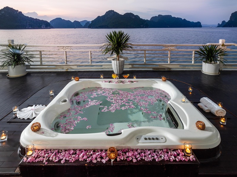 The Au Co 3 days cruise Halong bay Lan Ha Bay