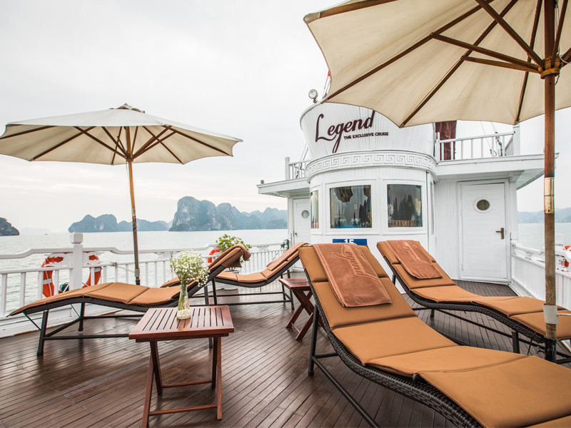 4 days Halong Bay Bai Tu Long Bay private cruise