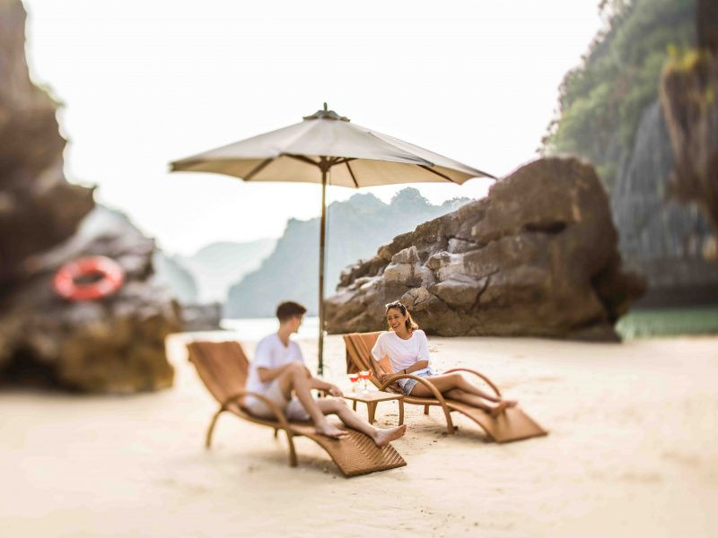 4 days Halong Bay Bai Tu Long Bay private cruise