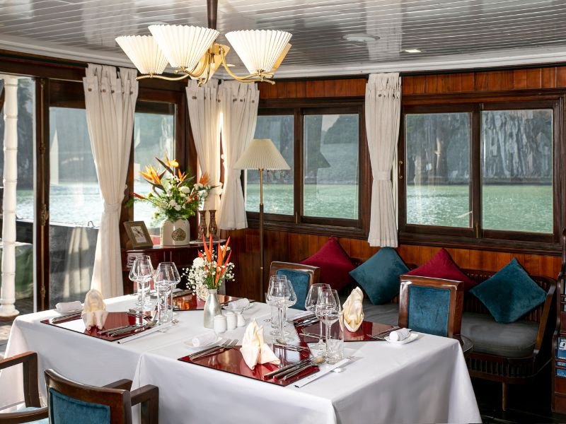 3 Days Private Cruise to Bai Tu Long Bay