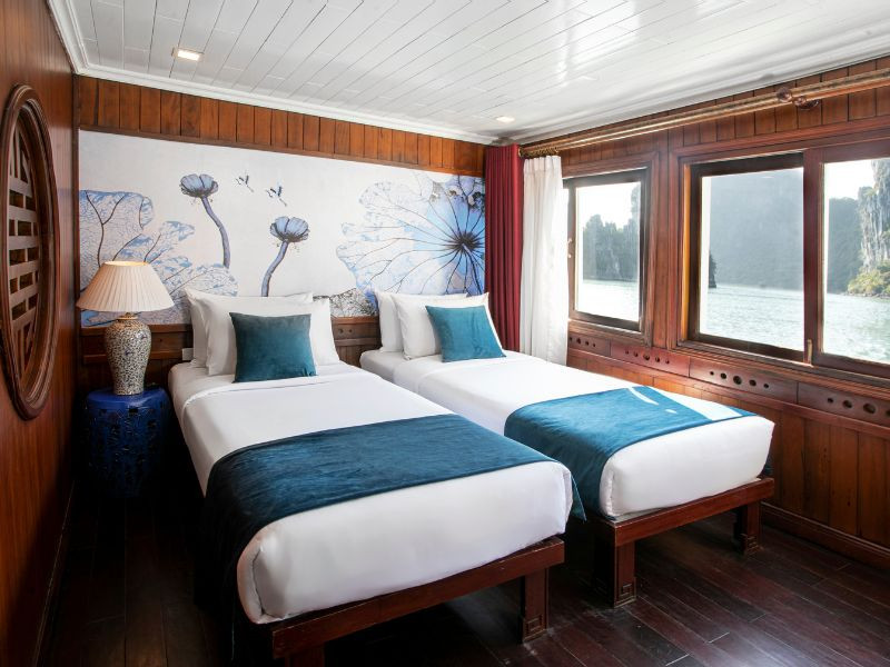 3 Days Private Cruise to Bai Tu Long Bay