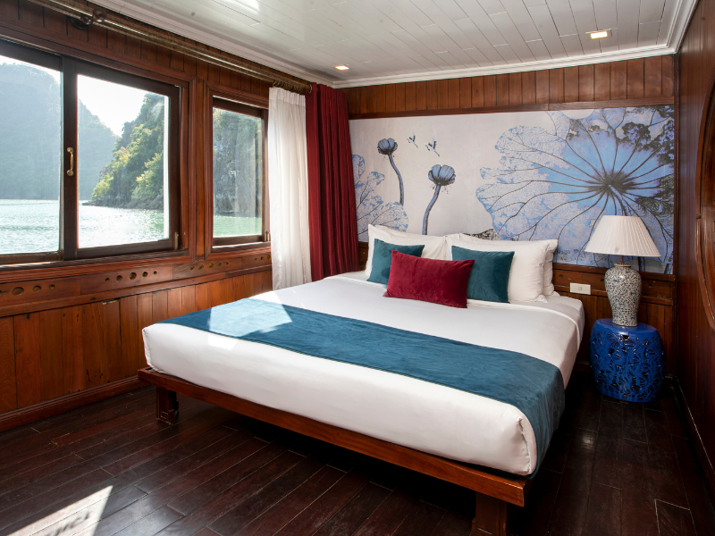 4 days Halong Bay Bai Tu Long Bay private cruise