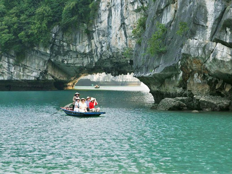 3 Days Unique Bai Tu Long & Halong Bay Cruise