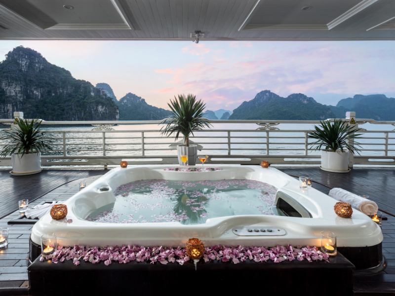 Ngâm Bồn Jacuzzi Ngoài Trời